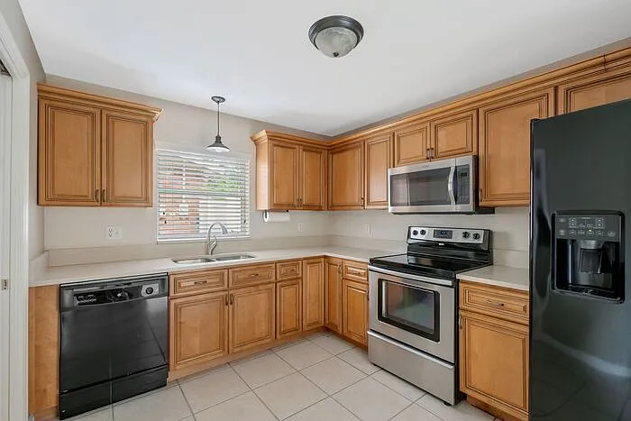 721 Holly Ter — Photo 13