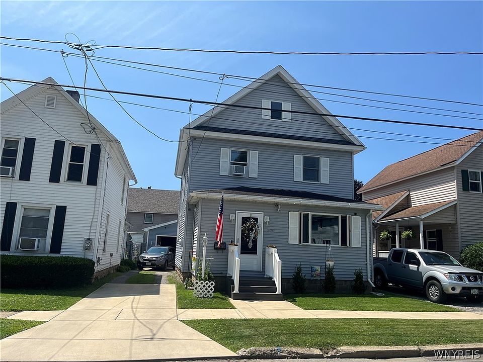 1st image of 320 Center St
