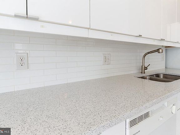 3rd image of 2119 E Cumberland St #1