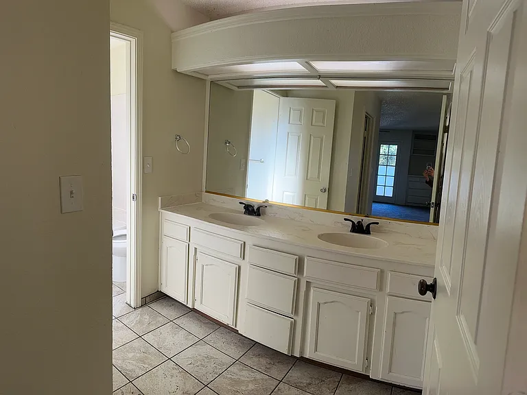 4527 W Providence Ave — Photo 16