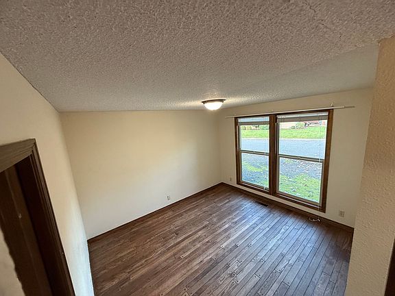 3rd image of 1150 NW Sunnywood Ct