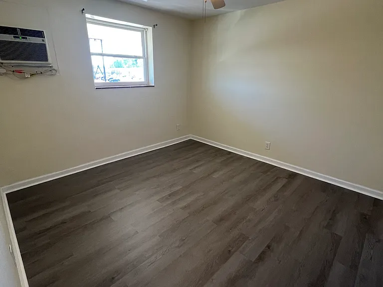 2411 Duke Dr #11 — Photo 6