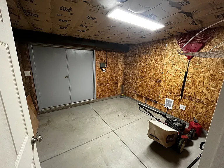 4895 Golden Ct — Photo 36