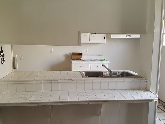 4th image of 113 E Ballard St