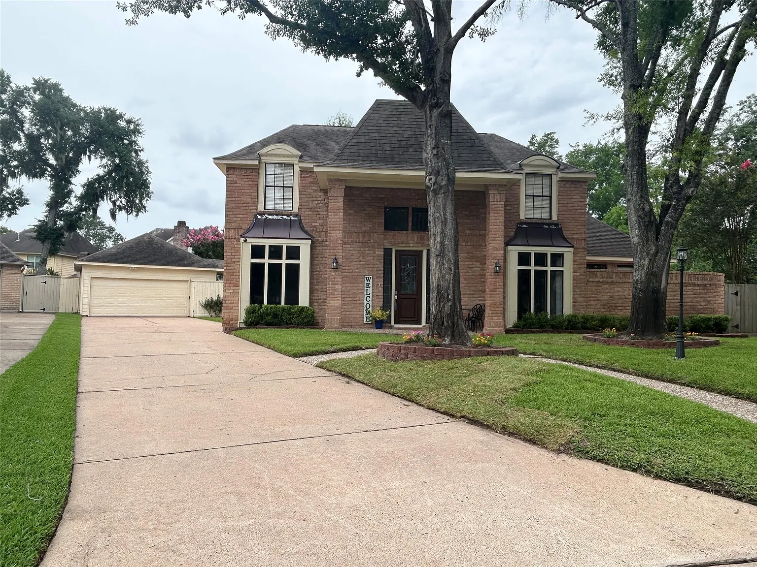 4 bed, 2.5 bath, 3590 sqft, $3,950 — Photo 2