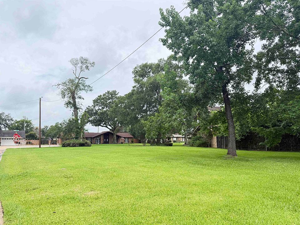 2nd image of 3255 Blossom Dr