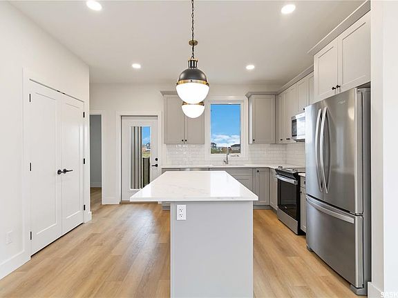 4th image of UNIT 40-105 Hathway CRESCENT