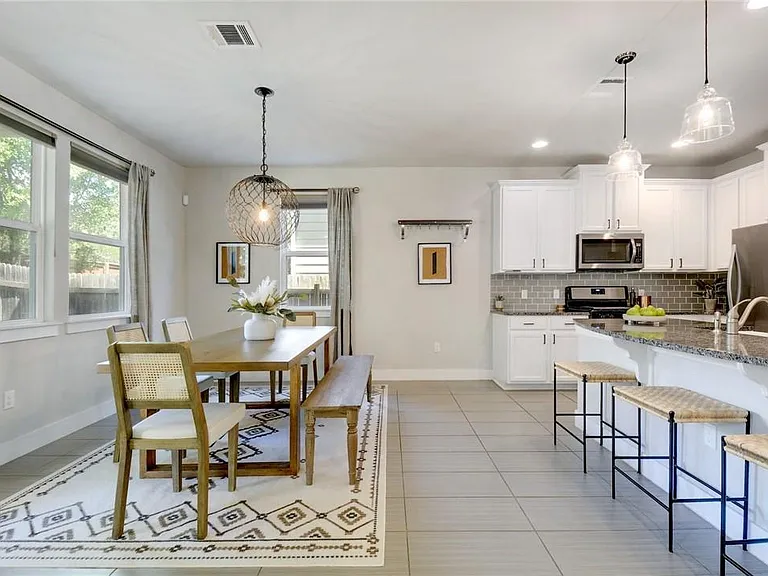 7408 Buchholz St — Photo 3