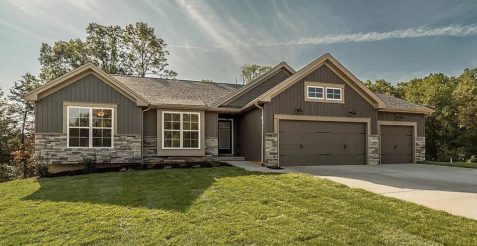 1st image of 548 Hickory Knoll Dr