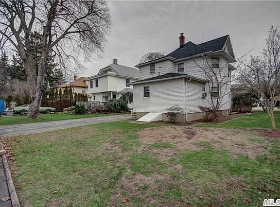 3rd image of 150 Spruce St