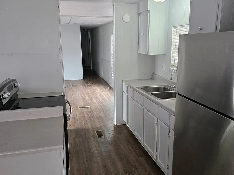 1901 Boyd Dr #8 — Photo 3
