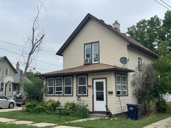 325-27 Vandalia St, Elgin, IL 60123