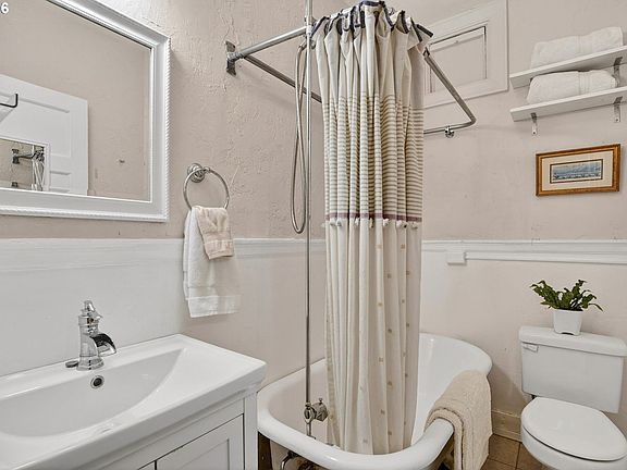 5th image of 2109 NW Irving St Unit 205