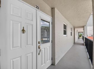 3425 Via Poinciana APT 201, Lake Worth, FL 33467