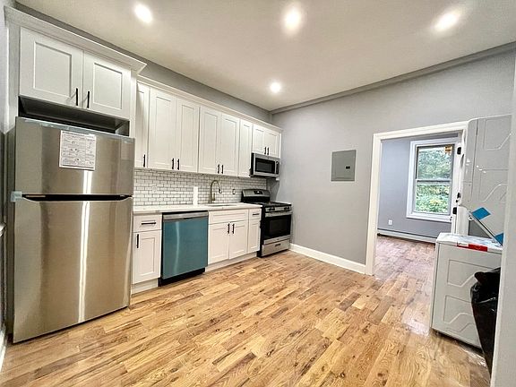 2nd image of 163 Menahan St #3B