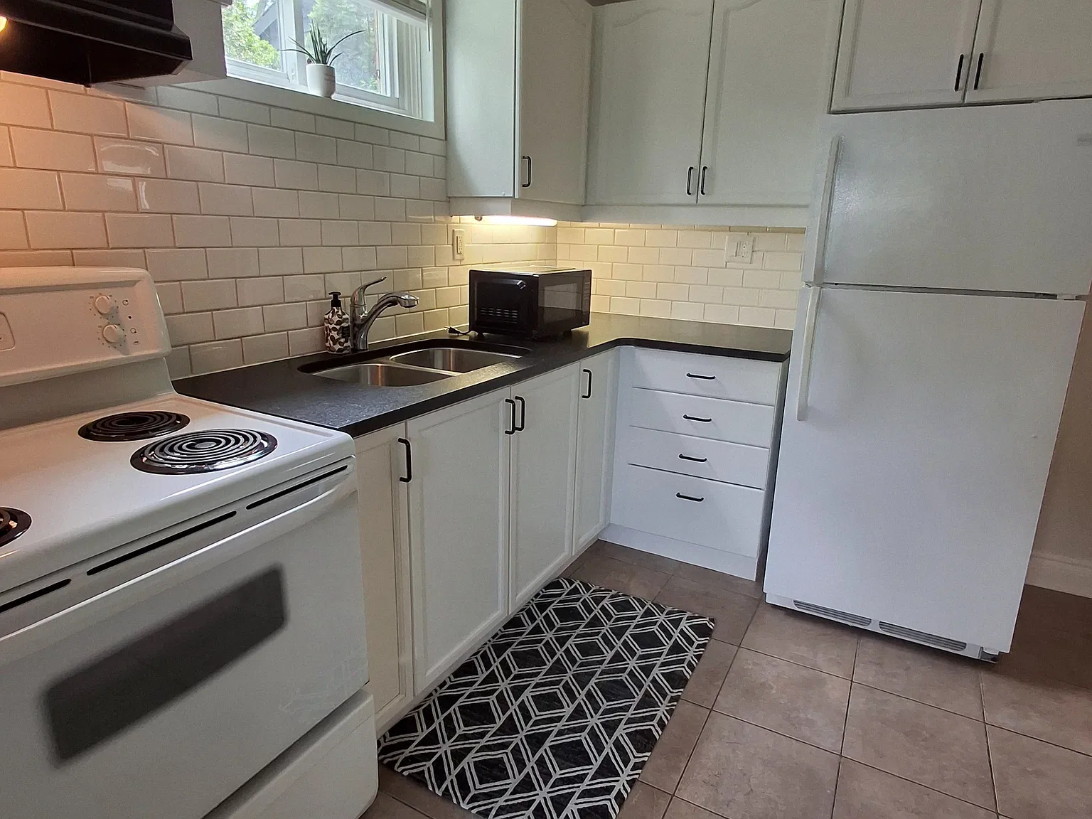 3 bed, $1,895 — Photo 4
