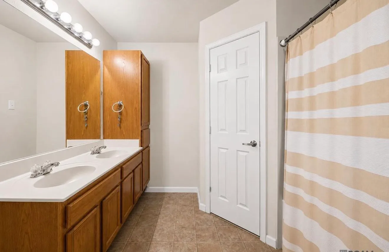3 bed, 1472 sqft, $2,200 — Photo 4
