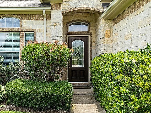 Beautiful entry and front door!