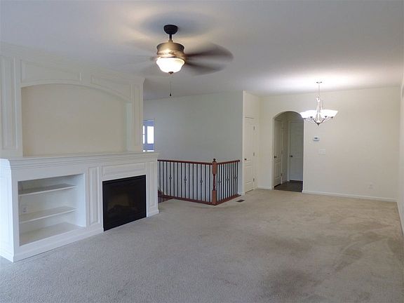 3rd image of 2409 Twelve Oaks Dr