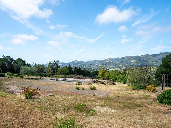 3rd image of 195 Meadowcroft Way