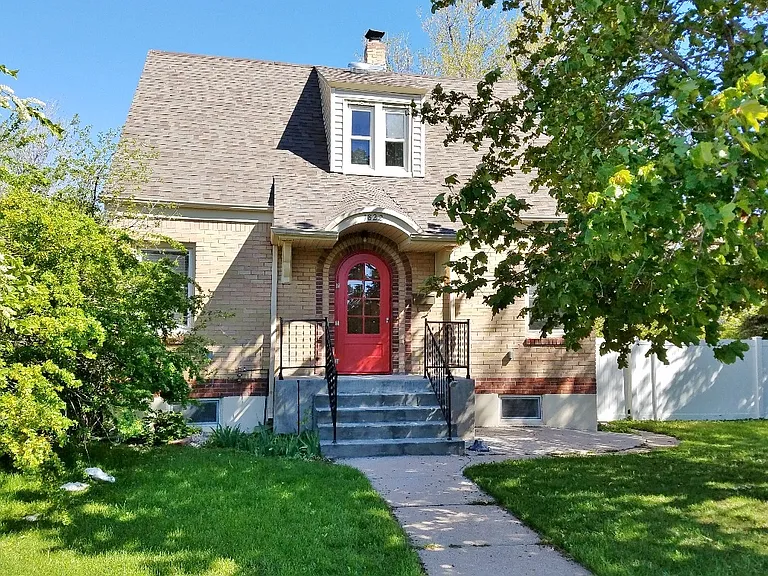 1822 E 19th St — Photo 1