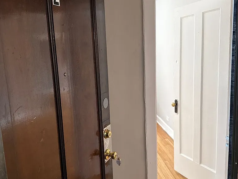 SPACIOUS 2 BEDROOM APARTMENTS AVAILABLE — Photo 47