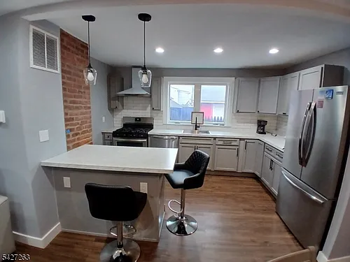 17 Thomas St Photo 1