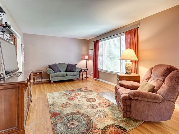 4th image of 11406 Creekside Dr
