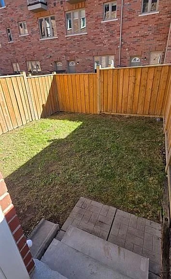 27 Shiff Cres — Photo 13