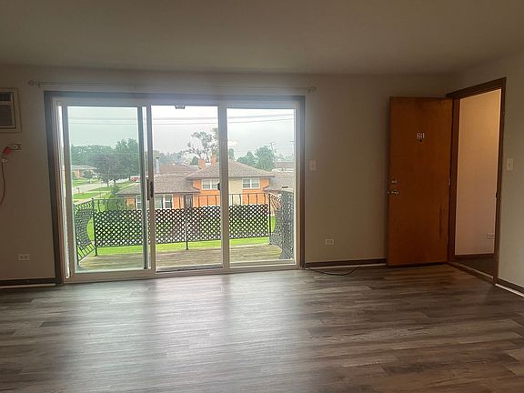 5th image of 7700 S Harlem Ave #2E