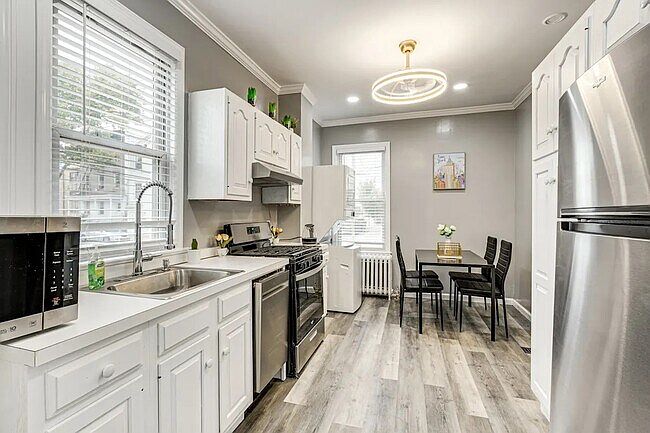1st image of 126 Oakland Ave #204