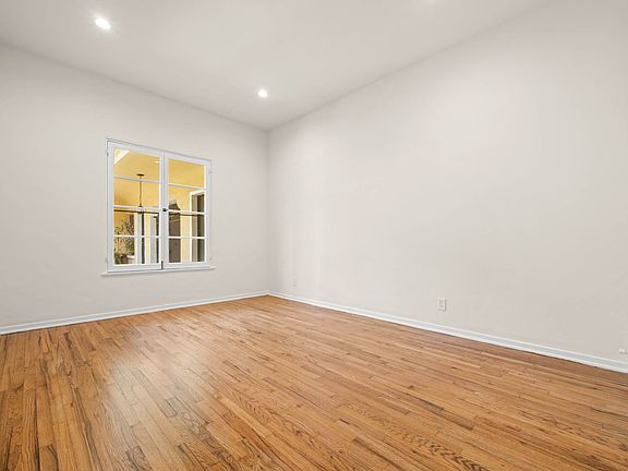 3rd image of 415 N Orange Grove Ave APT 6
