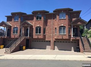 209C 8th St, Palisades Park, NJ