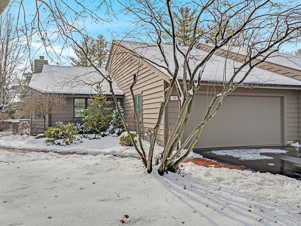 1st image of 15 Lakewood Cir