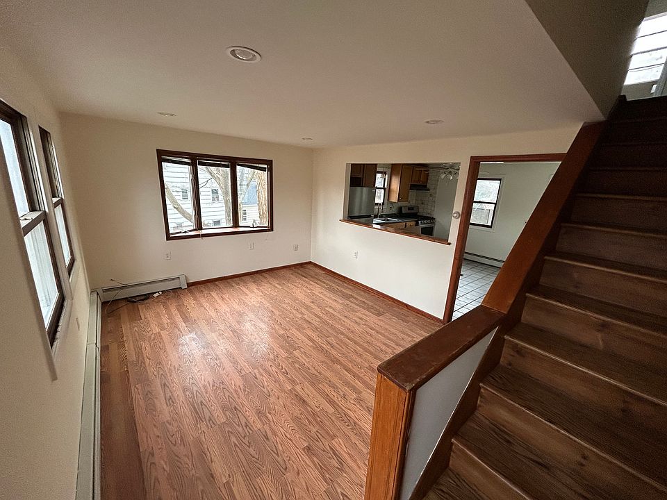 1st image of 5 Woodlawn Ave #3
