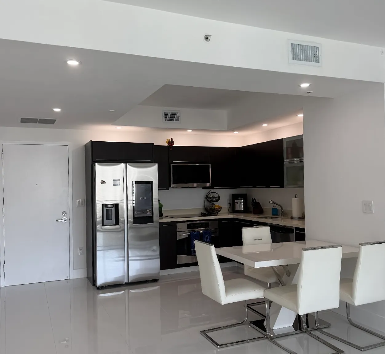 2 bed, 1129 sqft, $3,900 — Photo 2