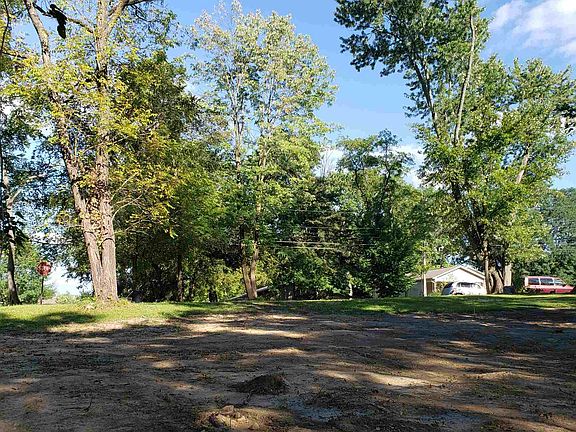 4th image of 729 N Lindbergh Dr