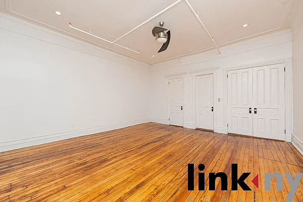 Rented by Link NY Realty | media 35