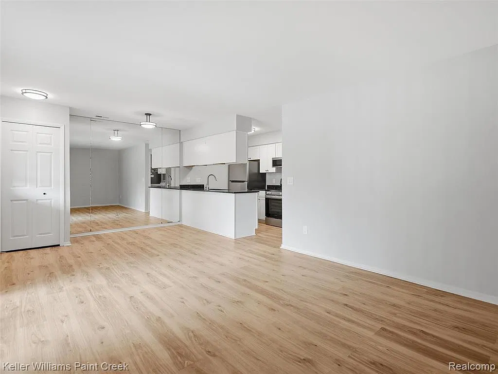 2 bed, 2.0 bath, 1000 sqft, $1,550 — Photo 4