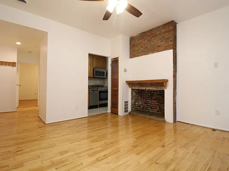 931 Spruce St #A — Photo 4