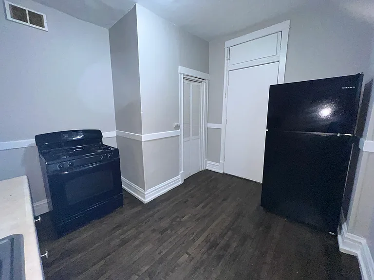 2707 E 78th St #2W — Photo 17