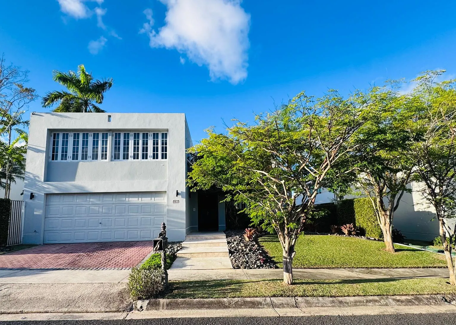 5 bed, 3.5 bath, 4000 sqft, $6,000 — Photo 1