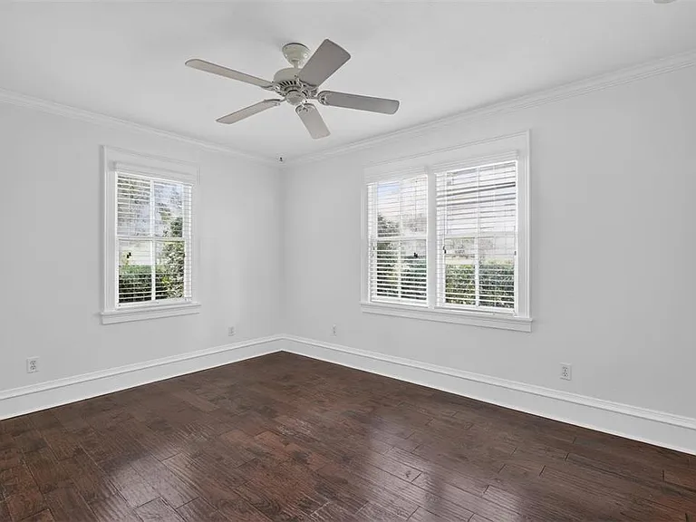 433 SE 7th St — Photo 16