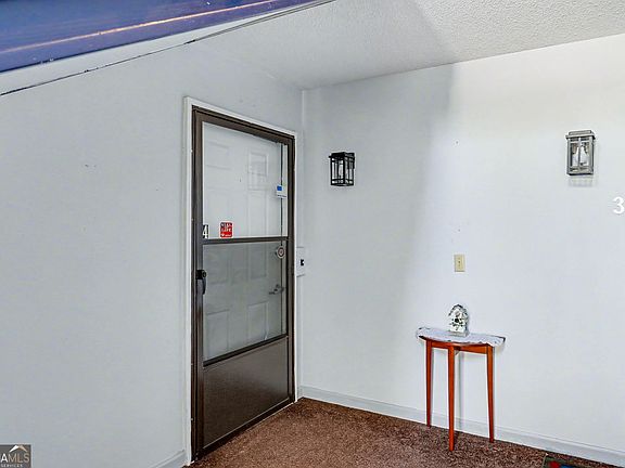 3rd image of 230 Stornoway Dr Unit 4