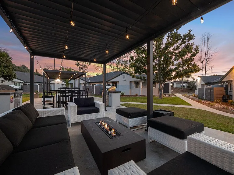 Sunset Cliffs Apartments — Photo 33
