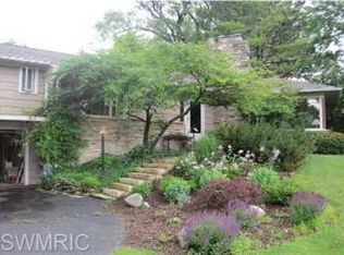 2925 Midland Dr SE, Grand Rapids, MI