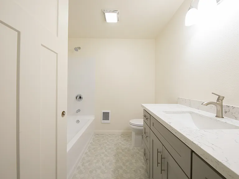 301 S 82nd St #5 — Photo 8