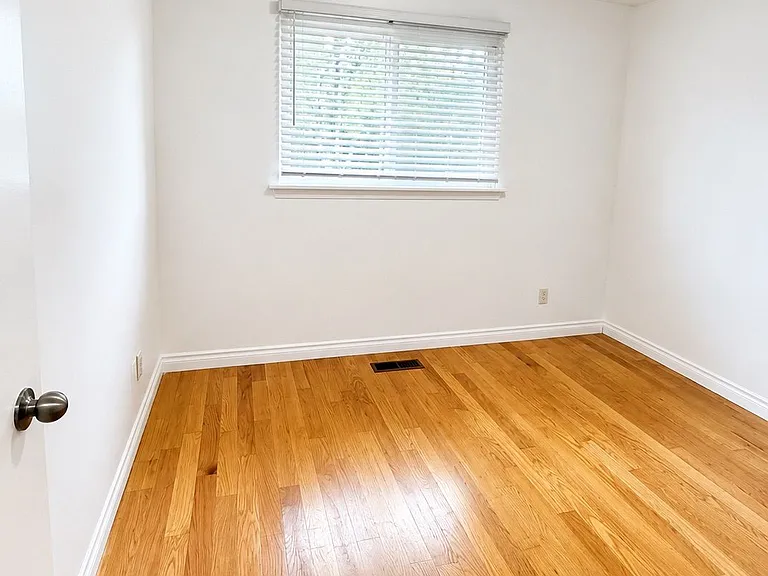 7154 Fayette Cir #UPPER — Photo 5