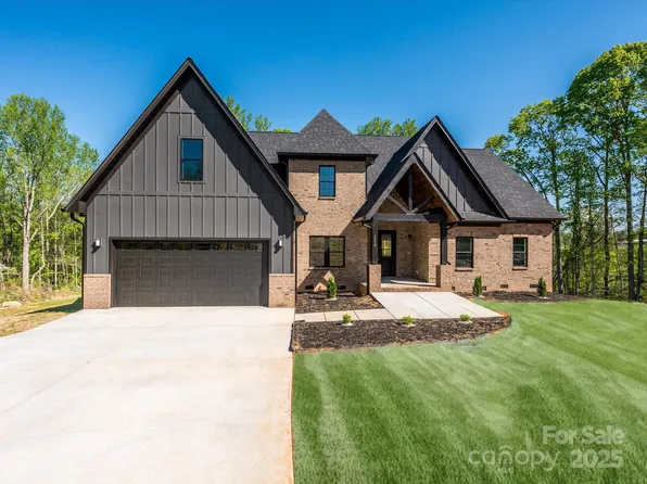 2008 Plain Field Dr, Bessemer City, NC 28016