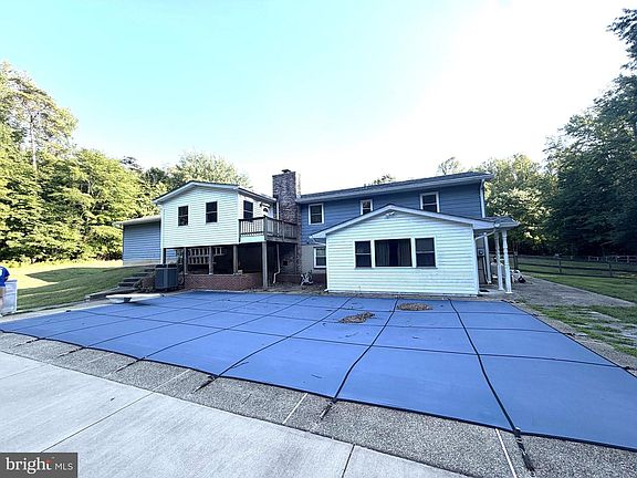 3rd image of 4331 Estate Dr